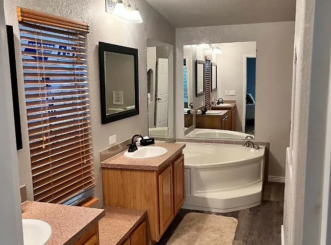 Dom wakacyjny Strip Pool House | Private Pool • Game • River Access *